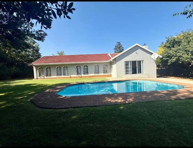 4 BEDROOM HOUSE FOR SALE IN FLORA GARDENS